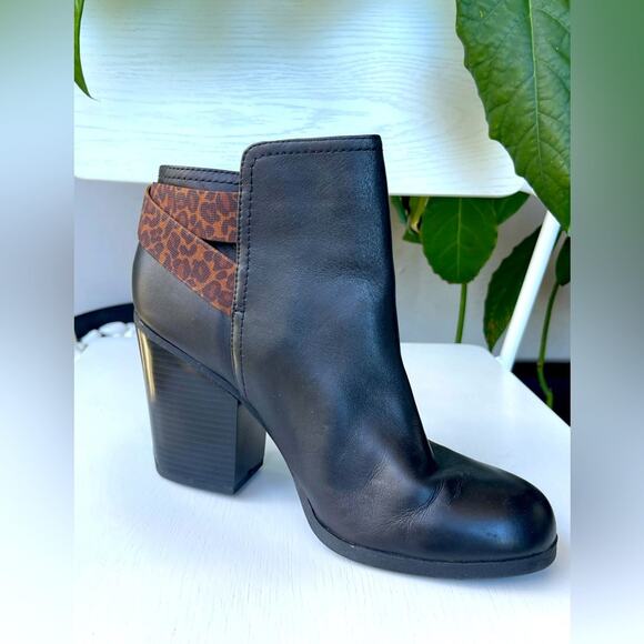 ☘️ Reaction Kenneth Cole Leather Rounded Toe Chunky Heeled Bootie, US 10 - Picture 1 of 16